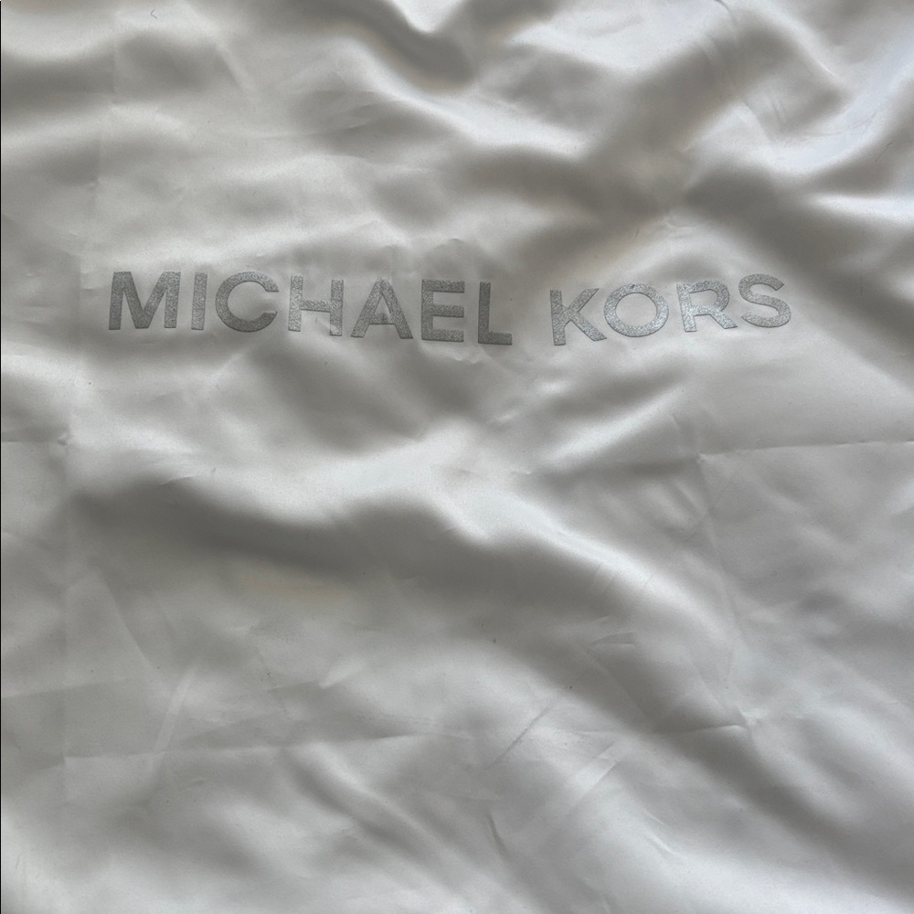 Michael Kors White Leather Satchel with gold hardware! - Picture 8 of 11